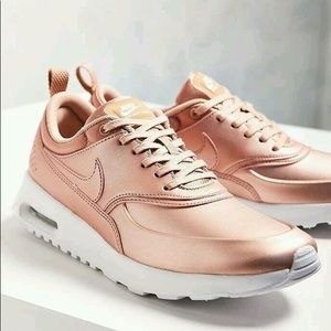 NIKE Air Max Thea SE (rose gold)